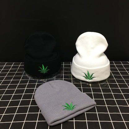 New Men Women Winter Weed Leaf Beanie Hats Warm Hip Hop Punk Knitting Winter Hat For Women Autumn Woolen Cap Skullies Black Hat